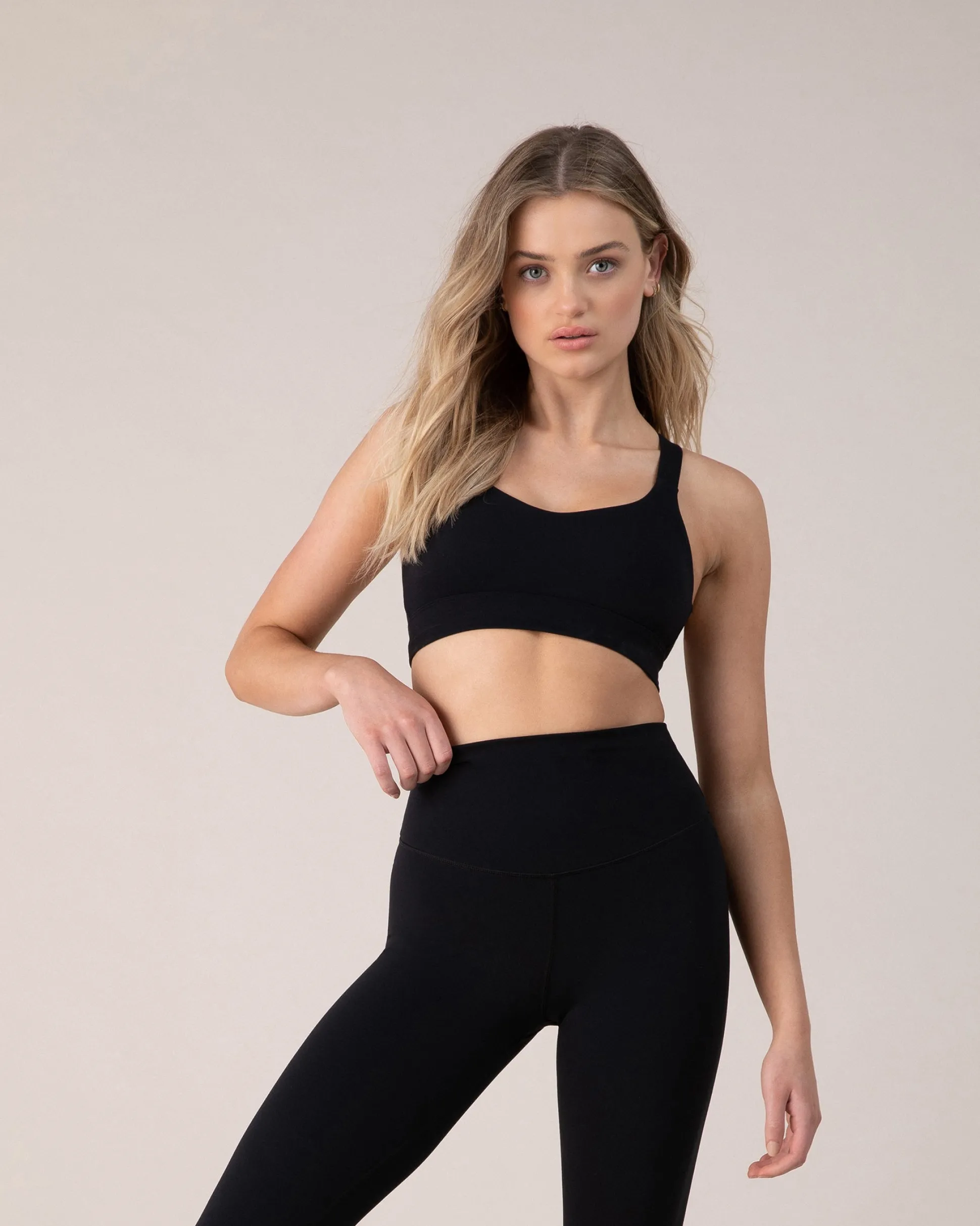 Bloch Sport-bhs|Oberteile^AUS Criss Cross-BH „everhold“ ebony